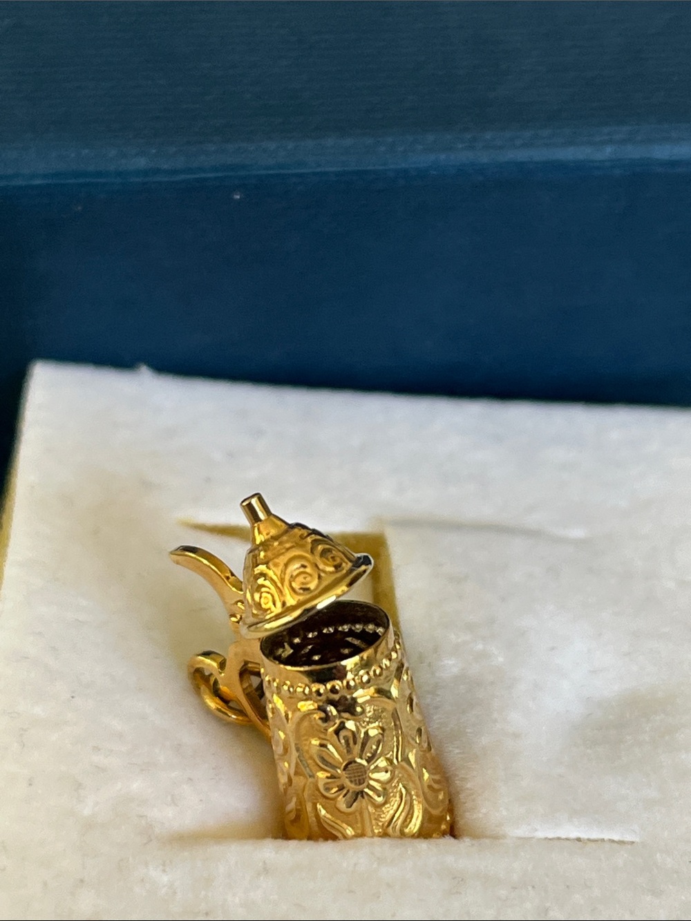 Juwelier Schneider Gold-tone Decorative Stein Charm in Navy Box - Picture 9 of 16